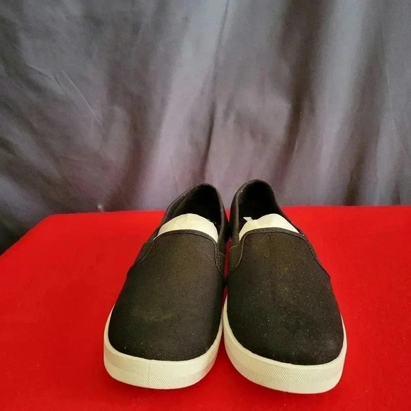 Time and Tru Slip On Shoes NWOT 7 - Picture 1 of 6
